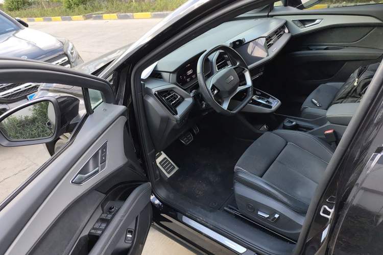 Used Audi Q5 e-tron 2022 40 e-tron Starlight Edition Mech Kit Interior 3