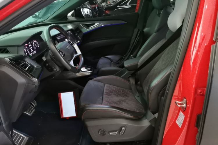 Used Audi Q5 e-tron 2022 50 e-tron quattro edition one Artistic Collection Edition Left Front Seat