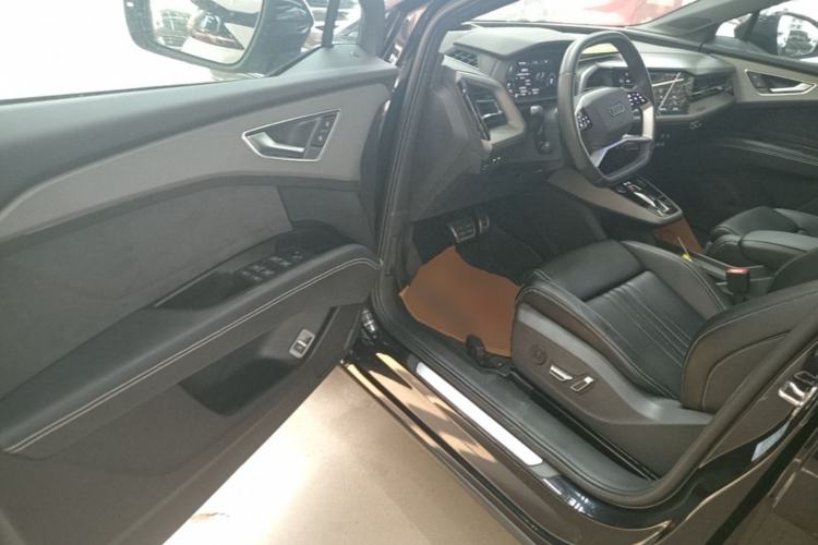 Used Audi Q5 e-tron 2022 40 e-tron Starlight Edition Mech Kit Left Front Seat