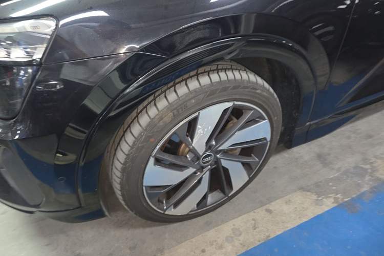 Used Audi Q5 e-tron 2022 50 e-tron quattro Glory Edition Mecha Kit Sun-Chasing Version Left Front Wheel Hub