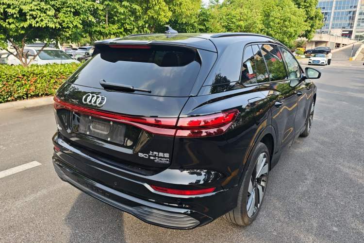 Used Audi Q5 e-tron 2022 50 e-tron quattro Glory Edition Mecha Kit Sun-Chasing Version Rear Right 45 Deg