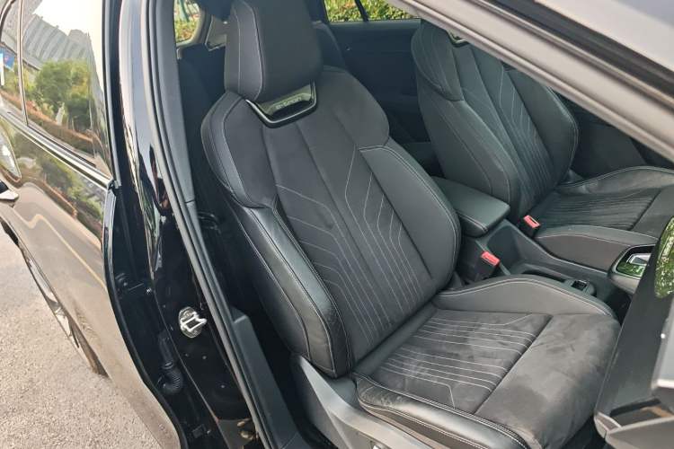 Used Audi Q5 e-tron 2022 50 e-tron quattro Glory Edition Mecha Kit Sun-Chasing Version Right Front Seat