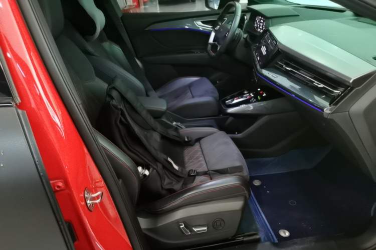 Used Audi Q5 e-tron 2022 50 e-tron quattro edition one Artistic Collection Edition Right Front Seat