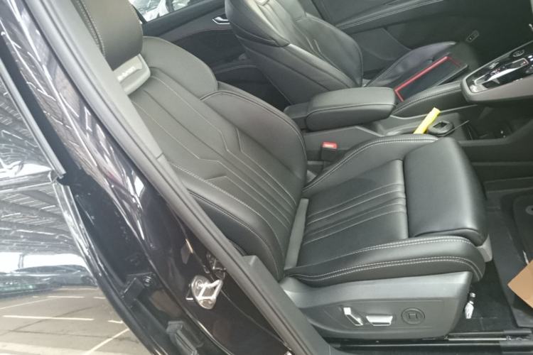 Used Audi Q5 e-tron 2022 40 e-tron Starlight Edition Mech Kit Right Front Seat