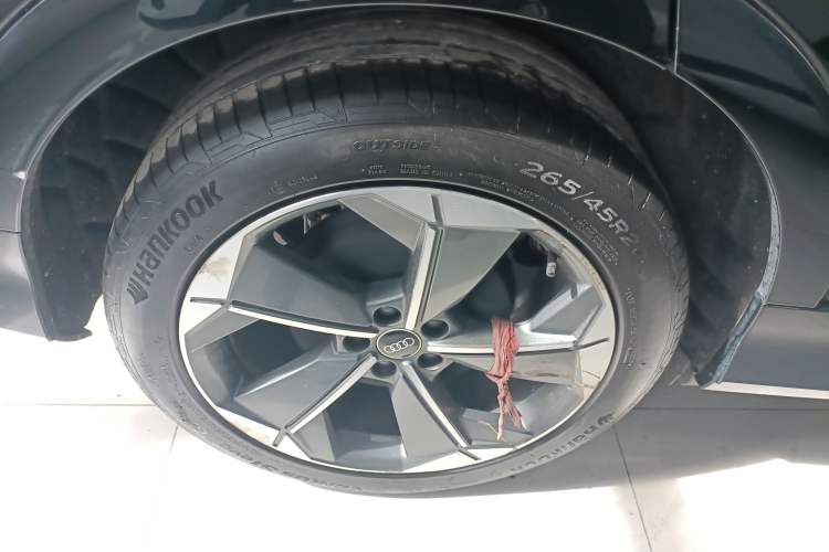 Used Audi Q5 e-tron 2022 40 e-tron Starry Edition Luxury Package Right Rear Wheel Hub