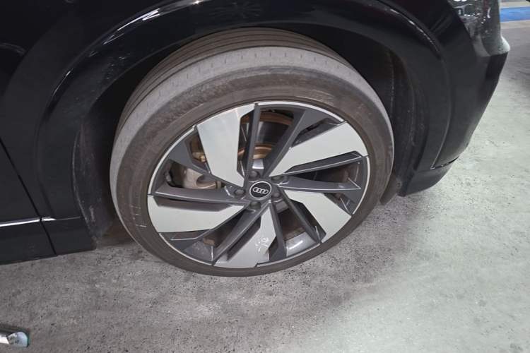 Used Audi Q5 e-tron 2022 50 e-tron quattro Glory Edition Mecha Kit Sun-Chasing Version Right Rear Wheel Hub