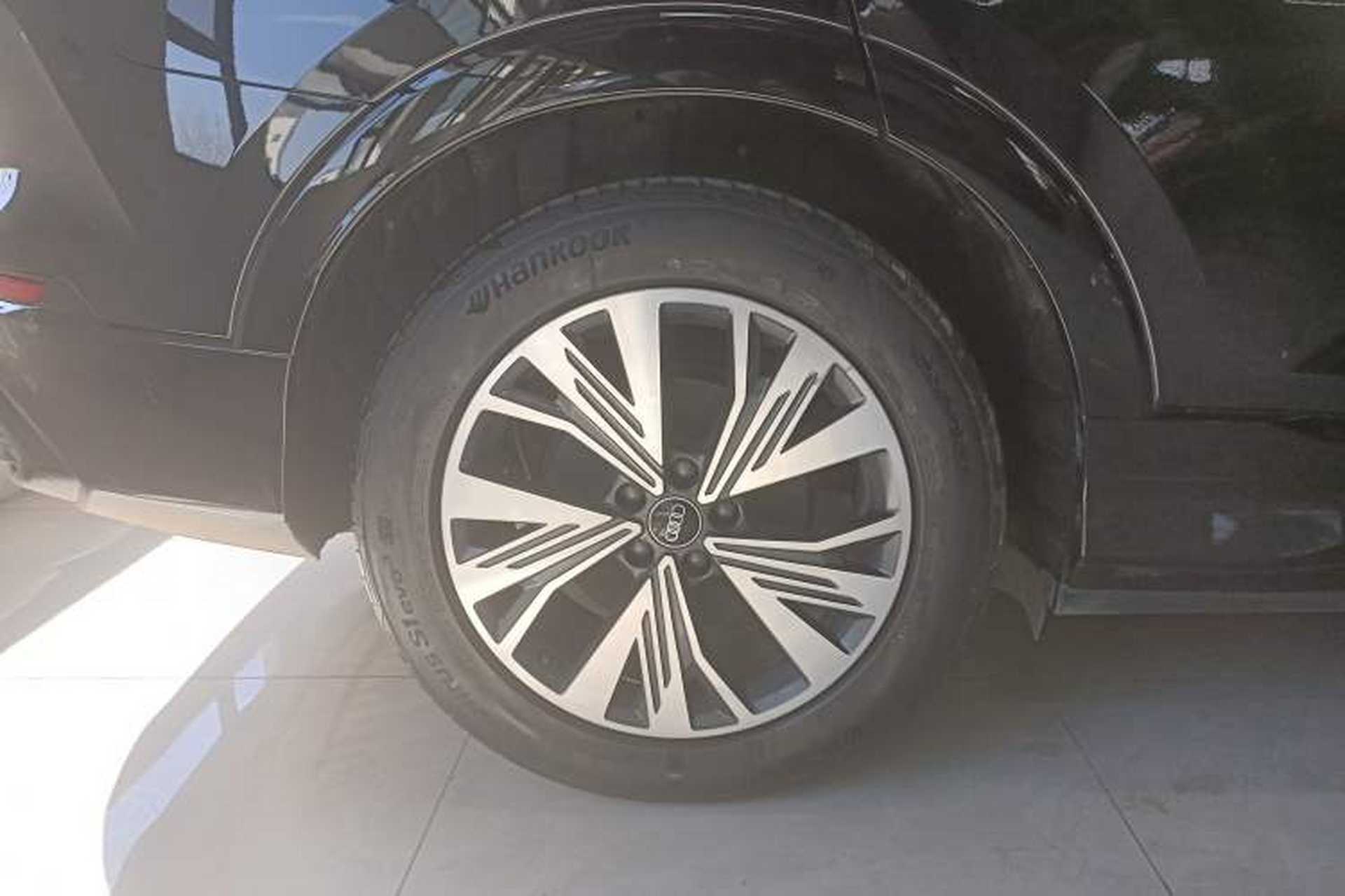 Used Audi Q5 e-tron 2022 40 e-tron Starry Edition Luxury Package Right Rear Wheel Hub