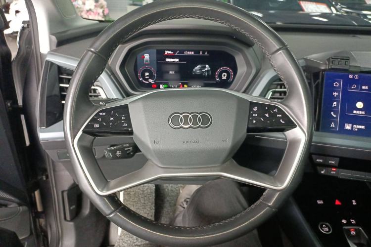 Used Audi Q5 e-tron 2022 40 e-tron Starry Edition Luxury Package Steering Wheel