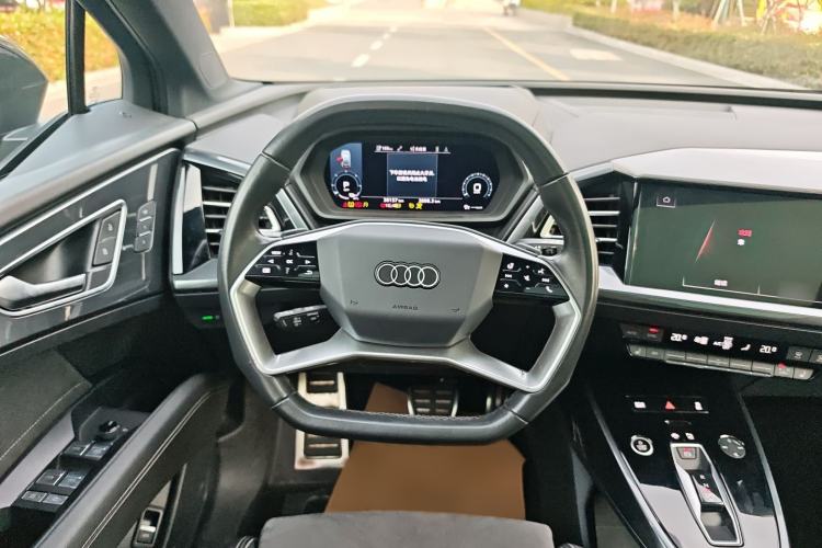 Used Audi Q5 e-tron 2022 50 e-tron quattro Glory Edition Mecha Kit Sun-Chasing Version Steering Wheel