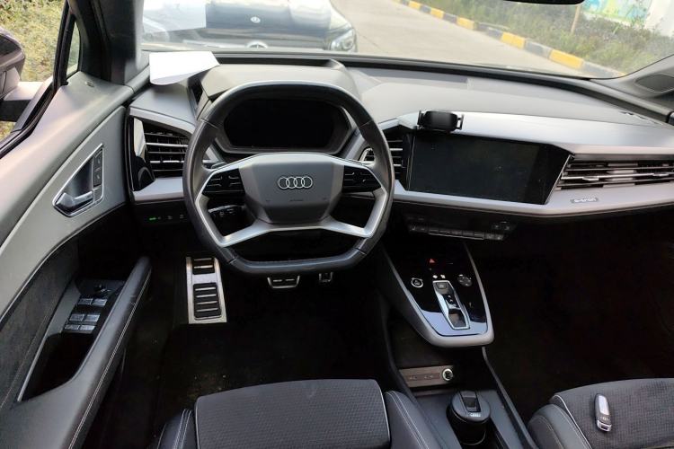 Used Audi Q5 e-tron 2022 40 e-tron Starlight Edition Mech Kit Steering Wheel
