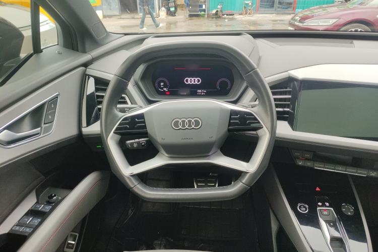 Used Audi Q5 e-tron 2022 40 e-tron Starry Edition Mechanical Suit Sun-Chasing Version Steering Wheel