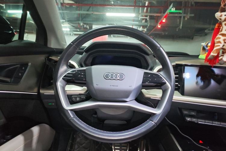 Used Audi Q5 e-tron 2022 40 e-tron Starry Edition Luxury Package Steering Wheel