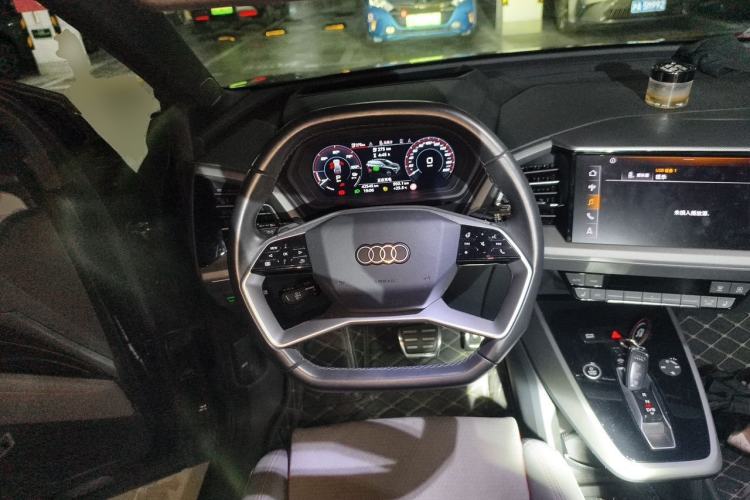 Used Audi Q5 e-tron 2022 40 e-tron Starlight Edition Mech Kit Steering Wheel
