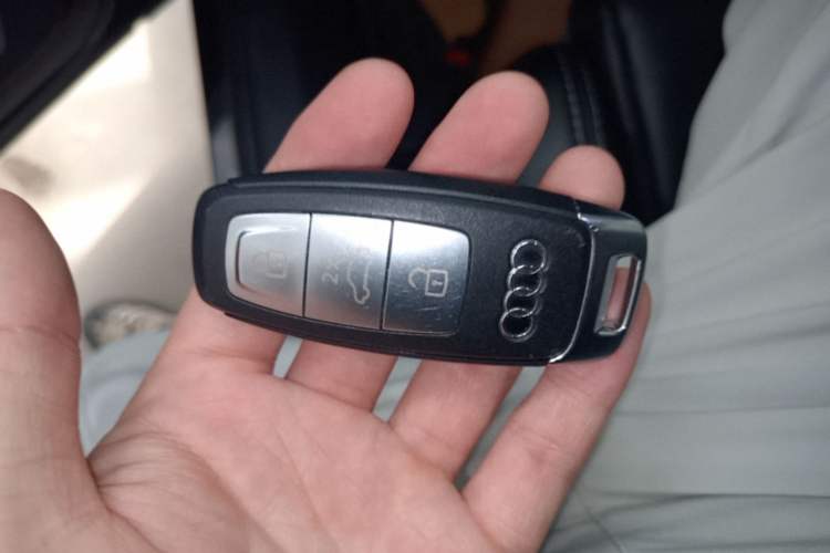 Used Audi Q5 e-tron 2022 40 e-tron Starlight Edition Mech Kit Vehicle Key
