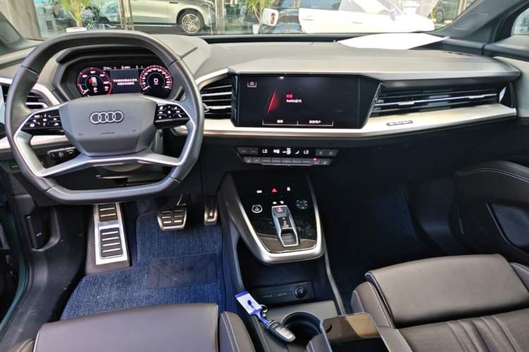 Used Audi Q5 e-tron 2022 40 e-tron Starlight Edition Mech Kit Center Console