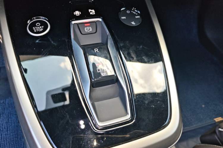 Used Audi Q5 e-tron 2022 40 e-tron Starlight Edition Mech Kit Gear Lever