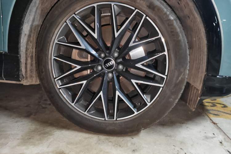 Used Audi Q5 e-tron 2022 40 e-tron Starlight Edition Mech Kit Right Front Wheel Hub
