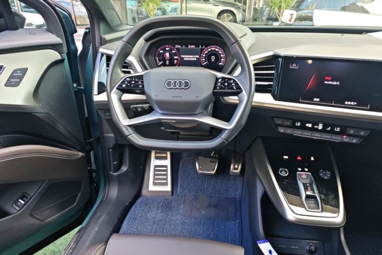 Used Audi Q5 e-tron 2022 40 e-tron Starlight Edition Mech Kit Steering Wheel