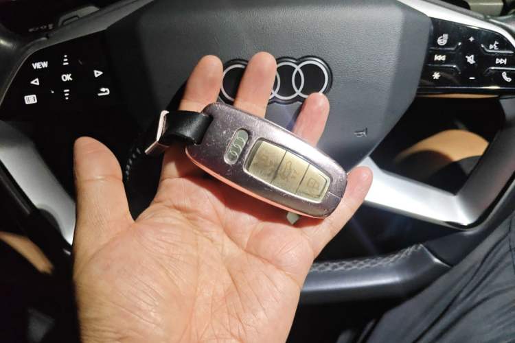 Used Audi Q5 e-tron 2022 40 e-tron Starlight Edition Mech Kit Vehicle Key
