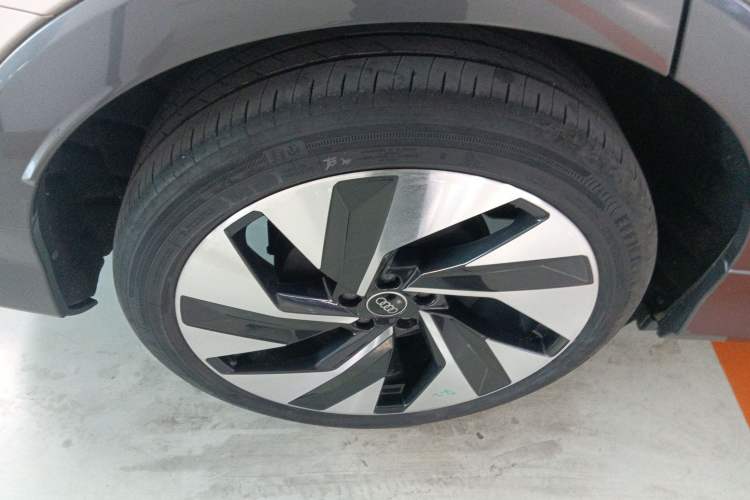 Used Audi Q5 e-tron 2022 50 e-tron quattro Glory Edition Elegant Suit Exterior 2