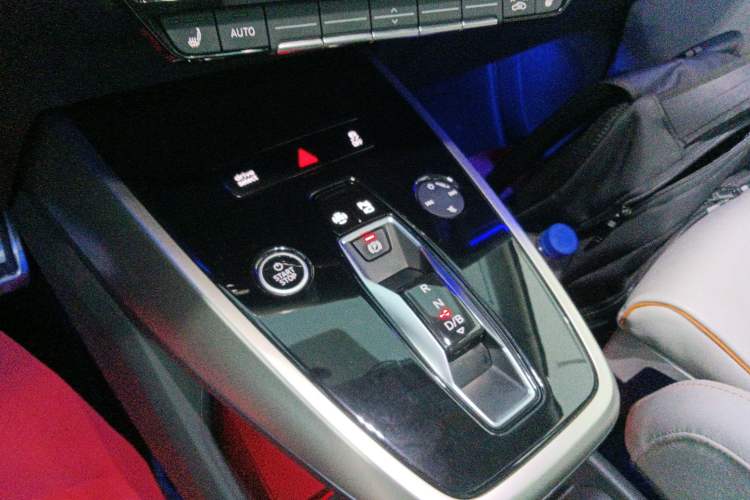 Used Audi Q5 e-tron 2022 50 e-tron quattro Glory Edition Elegant Suit Gear Lever