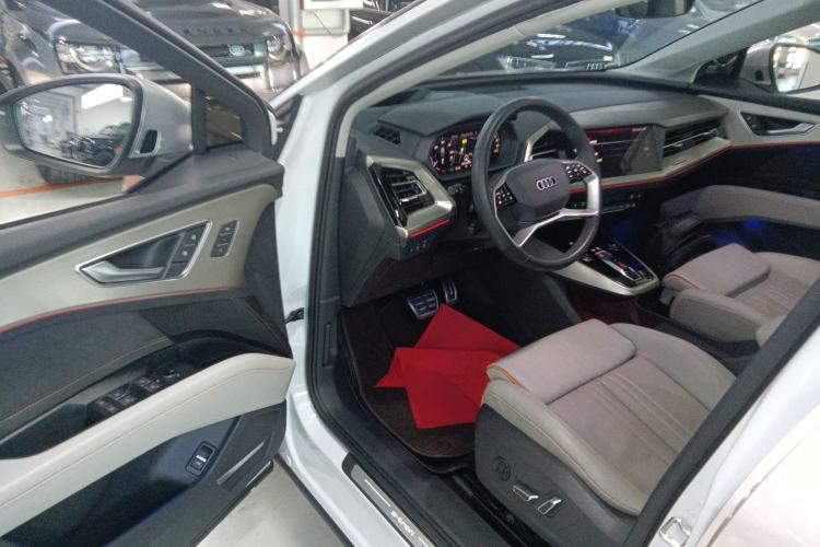 Used Audi Q5 e-tron 2022 50 e-tron quattro Glory Edition Elegant Suit Interior 3