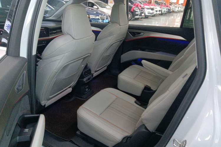 Used Audi Q5 e-tron 2022 50 e-tron quattro Glory Edition Elegant Suit Interior 4
