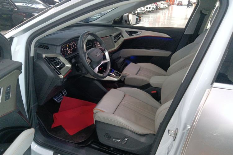 Used Audi Q5 e-tron 2022 50 e-tron quattro Glory Edition Elegant Suit Left Front Seat