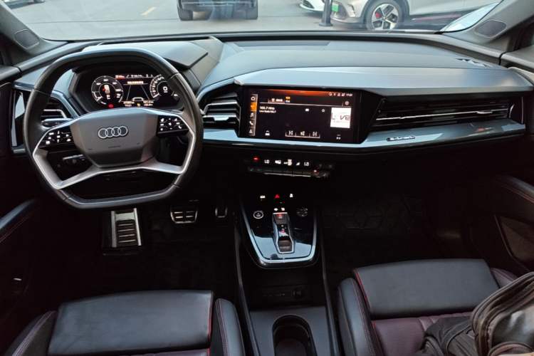 Used Audi Q5 e-tron 2022 40 e-tron Starry Edition Mechanical Suit Sun-Chasing Version Center Console
