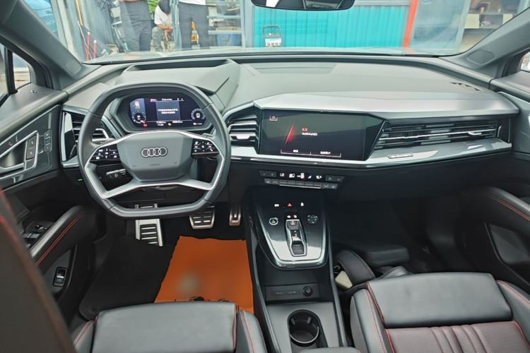 Used Audi Q5 e-tron 2022 40 e-tron Starlight Edition Mech Kit Center Console