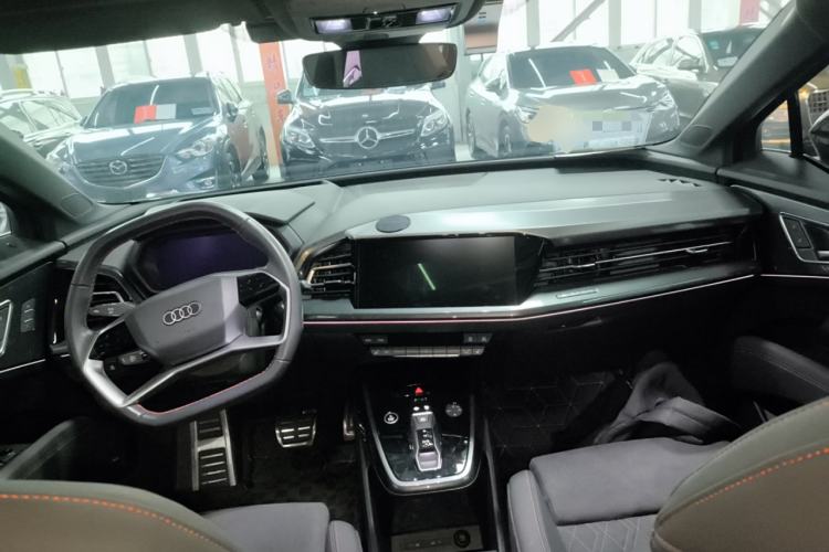 Used Audi Q5 e-tron 2022 50 e-tron quattro edition one Artistic Collection Edition Center Console