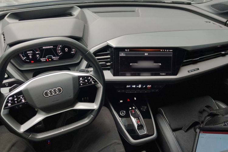 Used Audi Q5 e-tron 2022 40 e-tron Starlight Edition Mech Kit Center Console