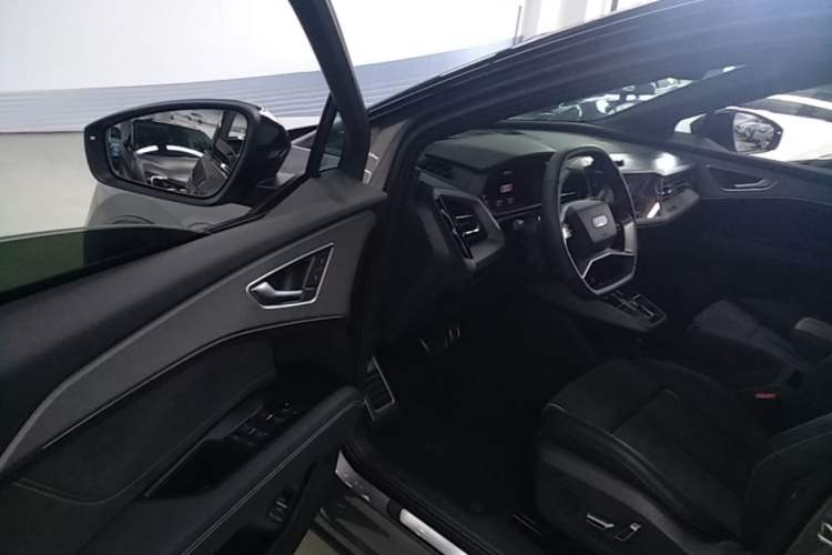 Used Audi Q5 e-tron 2022 40 e-tron Starry Edition Mechanical Suit Sun-Chasing Version Driver Seat