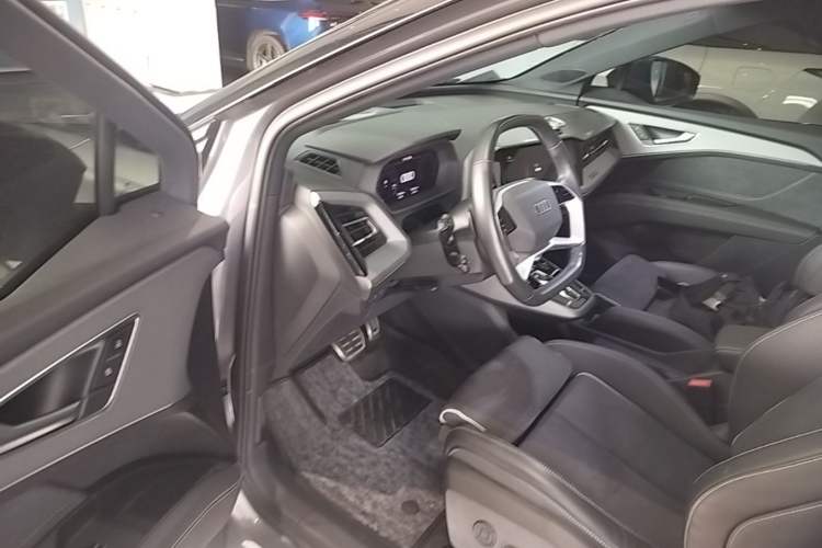 Used Audi Q5 e-tron 2022 40 e-tron Starlight Edition Mech Kit Driver Seat