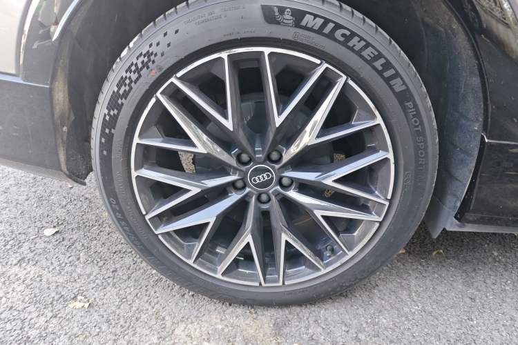 Used Audi Q5 e-tron 2022 40 e-tron Starlight Edition Mech Kit Exterior 5