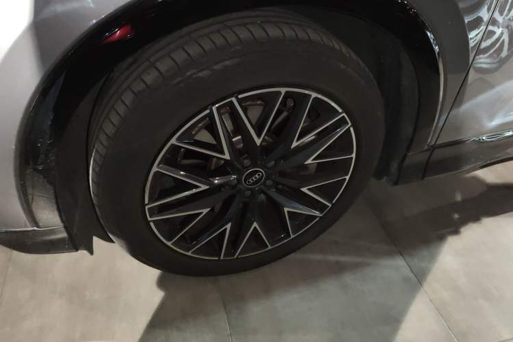 Used Audi Q5 e-tron 2022 40 e-tron Starlight Edition Mech Kit Exterior 7
