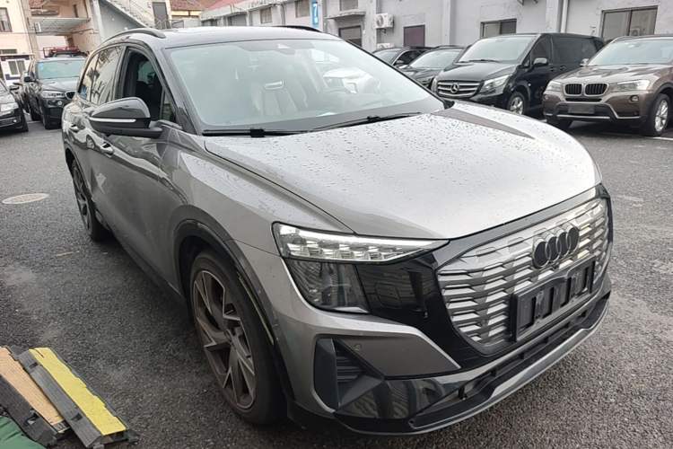 Used Audi Q5 e-tron 2022 40 e-tron Starlight Edition Mech Kit Front Right 45 Deg