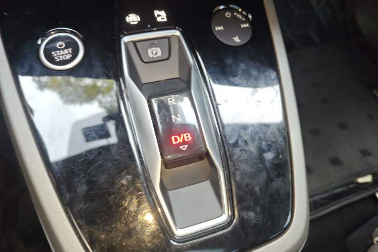 Used Audi Q5 e-tron 2022 40 e-tron Starlight Edition Mech Kit Gear Lever