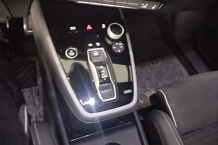 Used Audi Q5 e-tron 2022 40 e-tron Starlight Edition Mech Kit Gear Lever