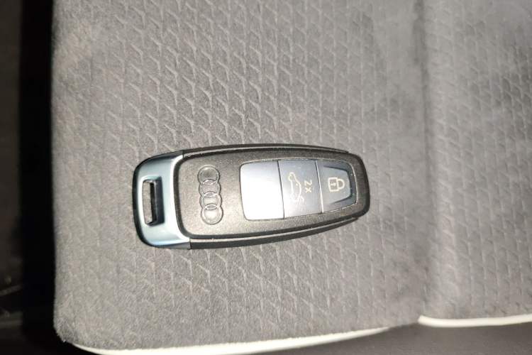 Used Audi Q5 e-tron 2022 40 e-tron Starlight Edition Mech Kit Interior 1