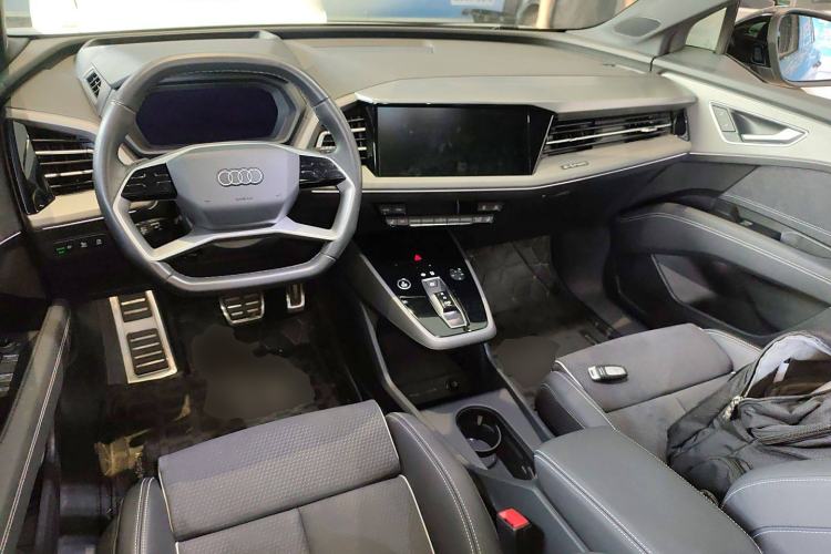 Used Audi Q5 e-tron 2022 40 e-tron Starlight Edition Mech Kit Interior 2