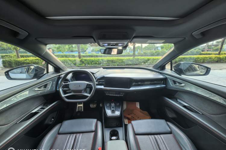 Used Audi Q5 e-tron 2022 40 e-tron Starlight Edition Mech Kit Interior 2