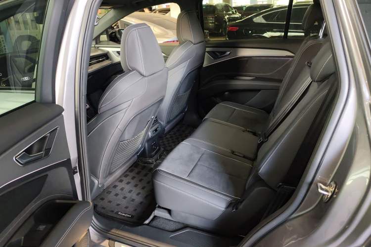 Used Audi Q5 e-tron 2022 40 e-tron Starlight Edition Mech Kit Interior 4
