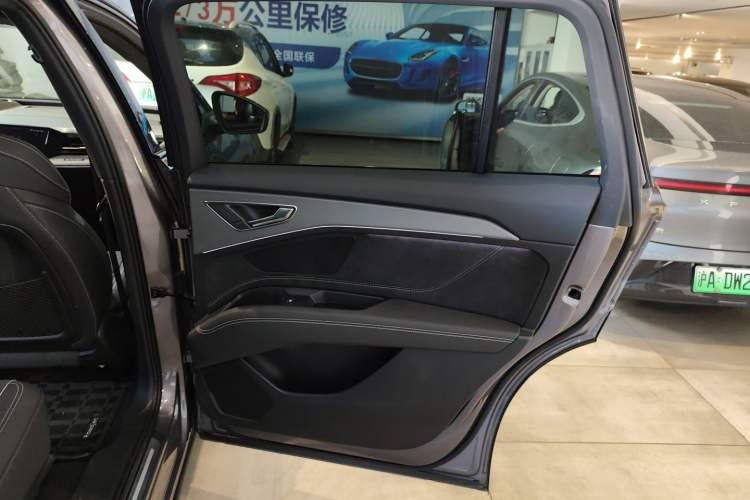 Used Audi Q5 e-tron 2022 40 e-tron Starlight Edition Mech Kit Interior 6