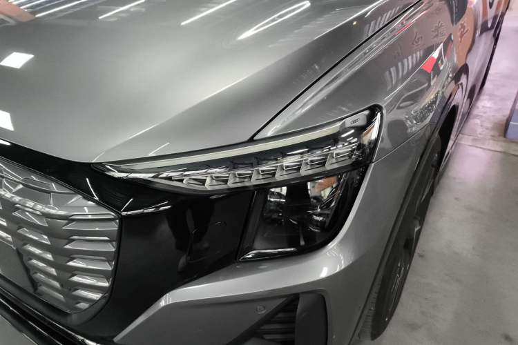 Used Audi Q5 e-tron 2022 50 e-tron quattro edition one Artistic Collection Edition Left Front Headlight