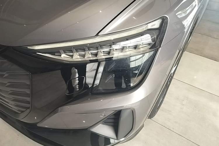 Used Audi Q5 e-tron 2022 40 e-tron Starlight Edition Mech Kit Left Front Headlight
