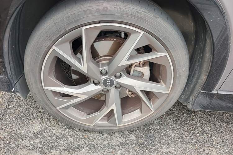 Used Audi Q5 e-tron 2022 40 e-tron Starlight Edition Mech Kit Left Front Wheel Hub