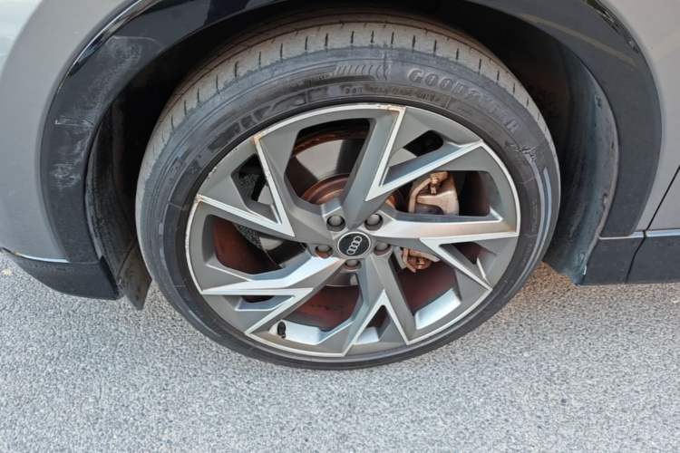 Used Audi Q5 e-tron 2022 40 e-tron Starry Edition Mechanical Suit Sun-Chasing Version Left Front Wheel Hub