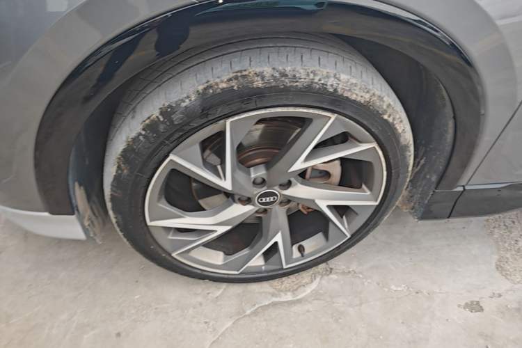 Used Audi Q5 e-tron 2022 40 e-tron Starlight Edition Mech Kit Left Front Wheel Hub