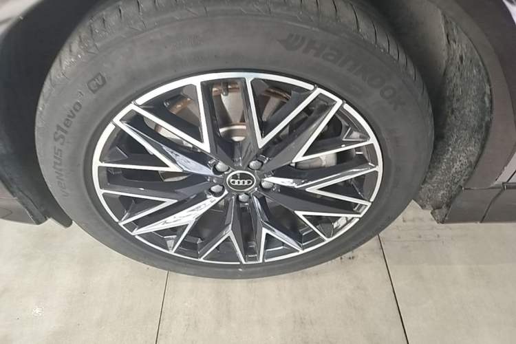 Used Audi Q5 e-tron 2022 40 e-tron Starlight Edition Mech Kit Left Front Wheel Hub